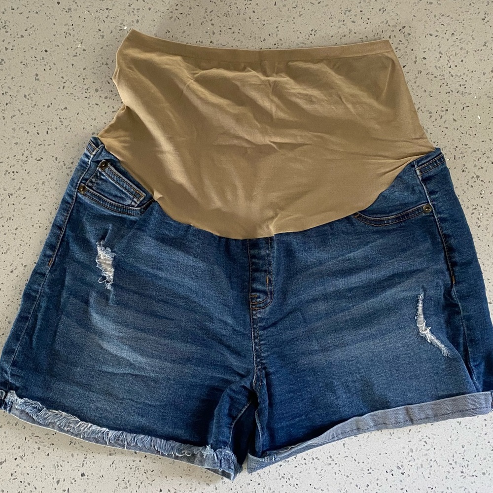 Maternity shorts